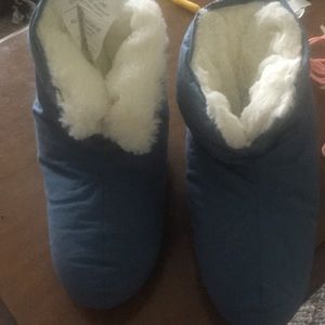 Slippers. Size 6. Never worn.  Great shape.